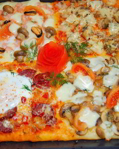 Пицца с ананасами