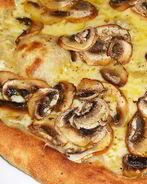 Домашняя пицца с грибами