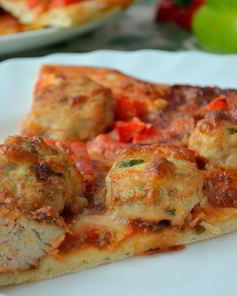 Итальянская пицца с острыми куриными фрикадельками