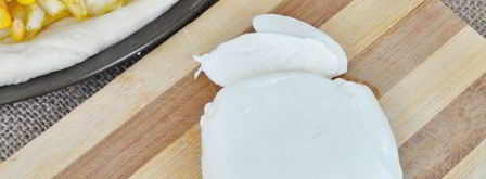 луковая пицца с кукурузой и моцареллой. Шаг 14