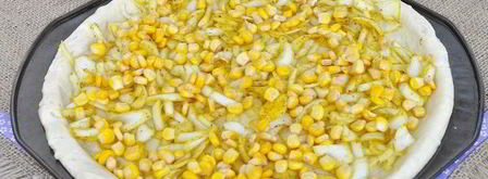 луковая пицца с кукурузой и моцареллой. Шаг 12