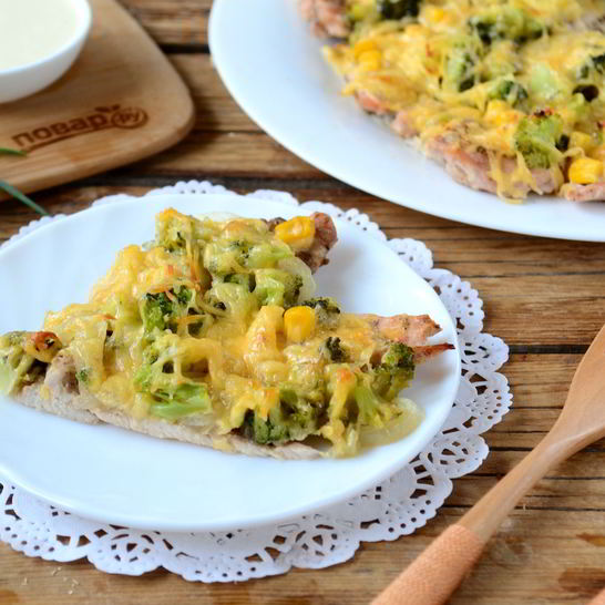 Рецепт пиццы из куриного филе с сыром и брокколи