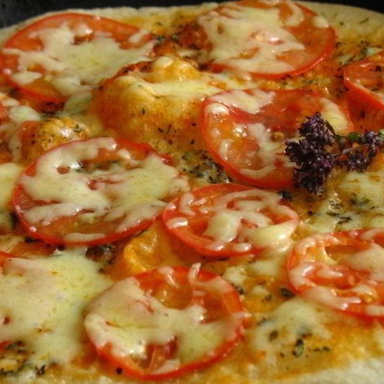 Рецепт пиццы на сковороде с помидорами