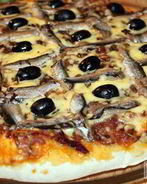 Пицца с анчоусами