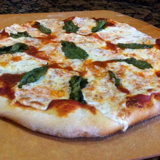 Рецепт пиццы с базиликом и моцареллой