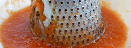 пицца с двумя видами сыра, черри и базиликом. Шаг 2