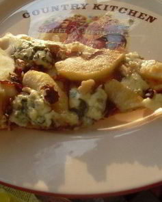 Пицца с карамелизированным луком и яблоками