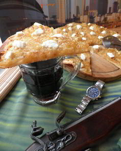 Пицца с карамелизованным луком и фетой