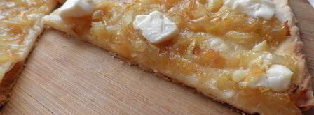 пицца с карамелизованным луком и фетой. Шаг 4