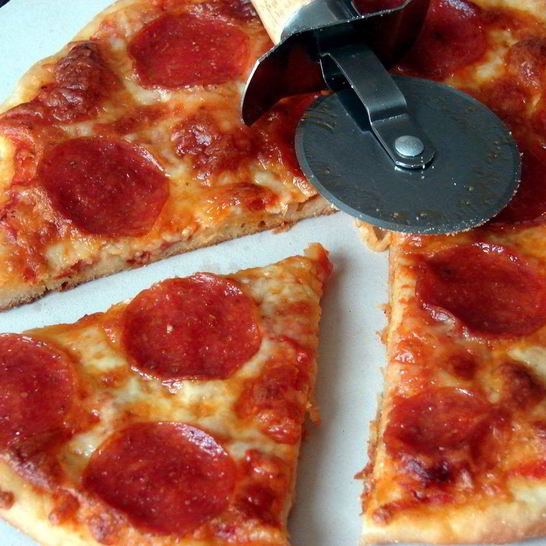 Рецепт пиццы с копченой колбаской