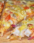 Пицца с копченой курицей