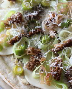 Пицца с маринованными грибами