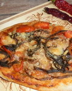 Пицца с тунцом , с морской капустой и пармезаном