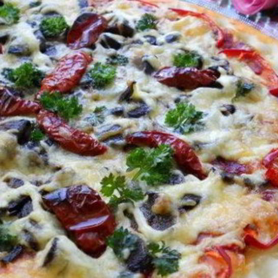 Рецепт пиццы с вялеными томатами и брынзой