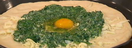 пицца с яйцом и шпинатом. Шаг 12