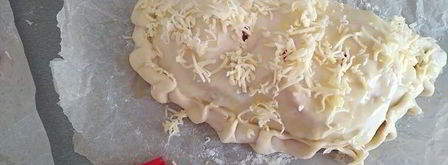 закрытая пицца с курицей и чесноком. Шаг 13