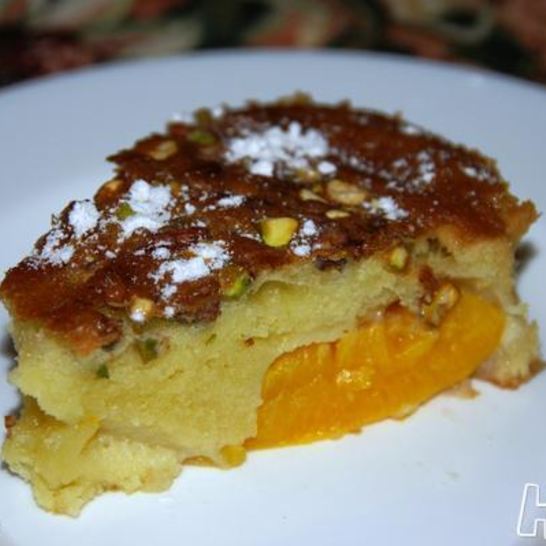 Рецепт фисташковой шарлотки с персиками