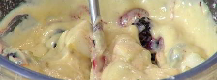 хитрая грушевая шарлотка с ежевикой. Шаг 8