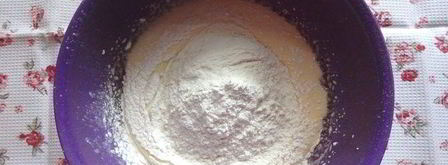 меренговая шарлотка с малиной и белым шоколадом. Шаг 3