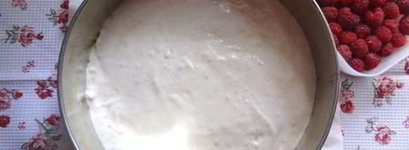 меренговая шарлотка с малиной и белым шоколадом. Шаг 6