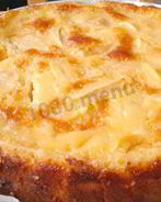 Шарлотка на молоке с яблоками