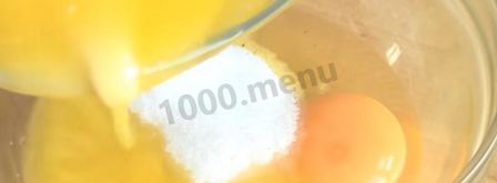 шарлотка на молоке с яблоками. Шаг 11