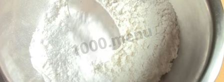 шарлотка на молоке с яблоками. Шаг 3