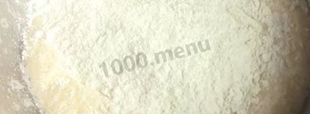 шарлотка на молоке с яблоками. Шаг 4