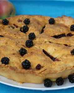 Шарлотка с ежевикой