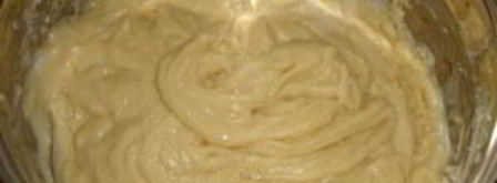 шарлотка с клубникой в мультиварке. Шаг 3