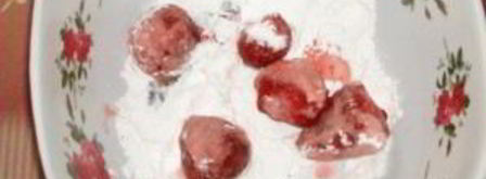 шарлотка с клубникой в мультиварке. Шаг 4