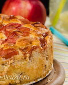 Шарлотка с розами из яблок