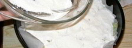 шарлотка с тертыми яблоками. Шаг 5