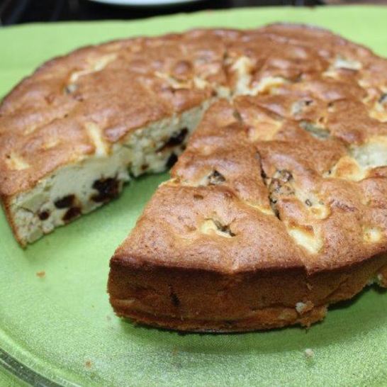 Рецепт шарлотки с яблоками и черносливом