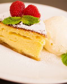 Шарлотка с яблоками и лимоном