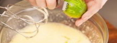 шарлотка с яблоками и лимоном. Шаг 6