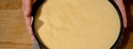 шарлотка с яблоками и медовым бисквитом. Шаг 8