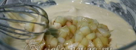 шарлотка с яблоками в мультиварке. Шаг 9