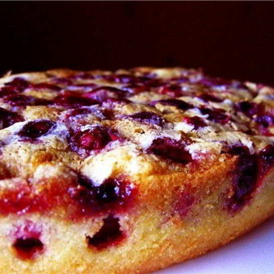 Рецепт шарлотки с замороженной вишней