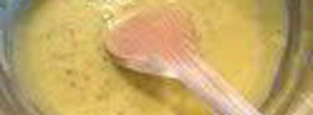 шарлотка с запеченным ревенем, баварским фисташковым кремом и клубникой. Шаг 13