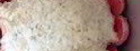 шарлотка с запеченным ревенем, баварским фисташковым кремом и клубникой. Шаг 19