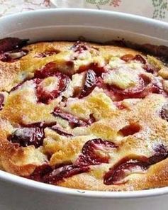 Шарлотка со сливами и коньяком