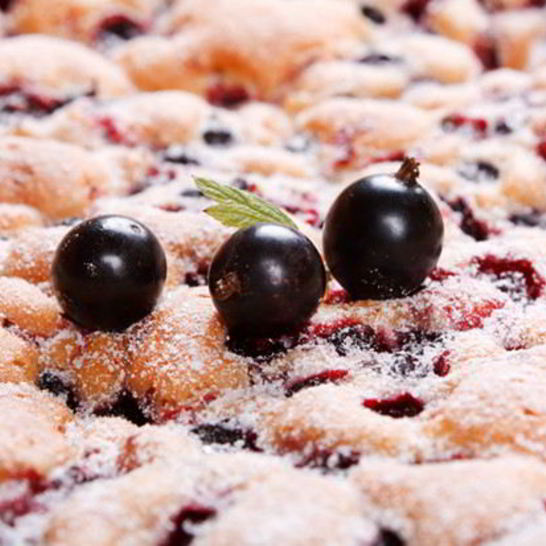 Рецепт шарлотки со смородиной