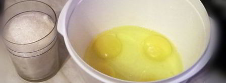 шарлотка в мультиварке. Шаг 4