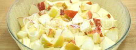 заливная шарлотка с яблоками. Шаг 10