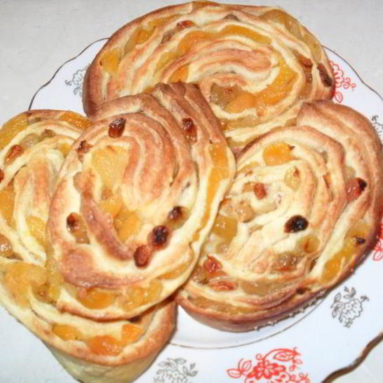 Рецепт сладкой выпечки с сухофруктами