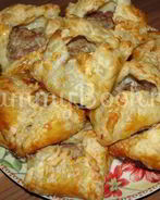 Слоеные конвертики с мясом