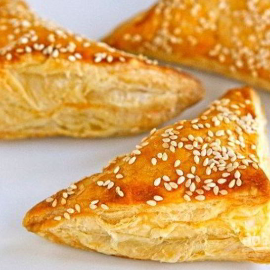 Рецепт слоек из бездрожжевого теста с сыром