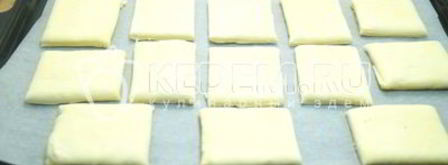 слойки из слоеного теста ореховые. Шаг 3