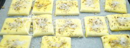 слойки из слоеного теста ореховые. Шаг 5